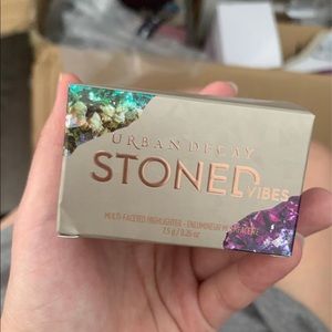 Urban Decay Stoned Vibes Highlighter